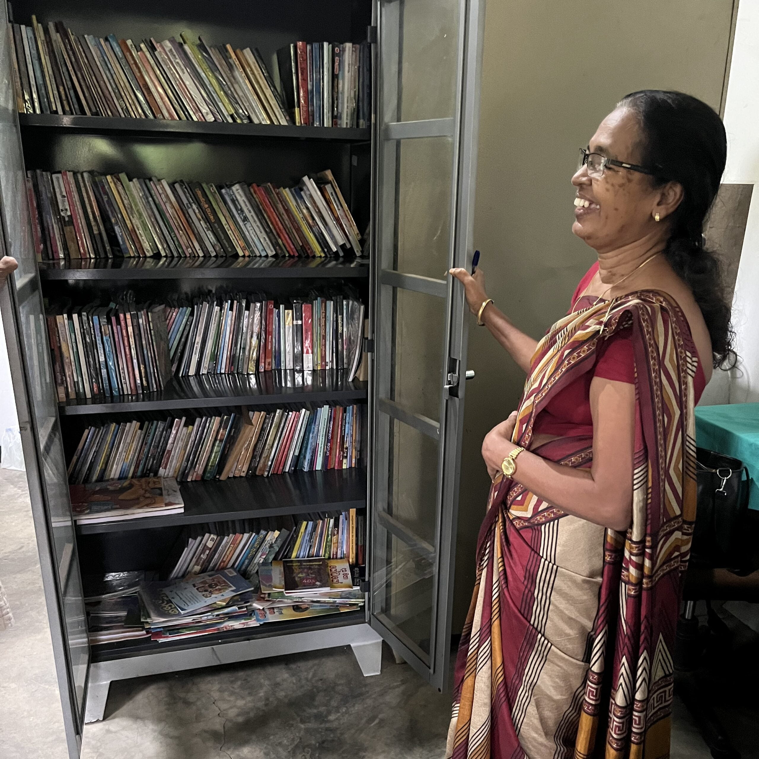 Vijayani in de bibliotheek